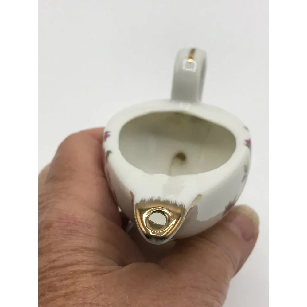 Vintage made in Japan small porcelain gravy/sauce boat.